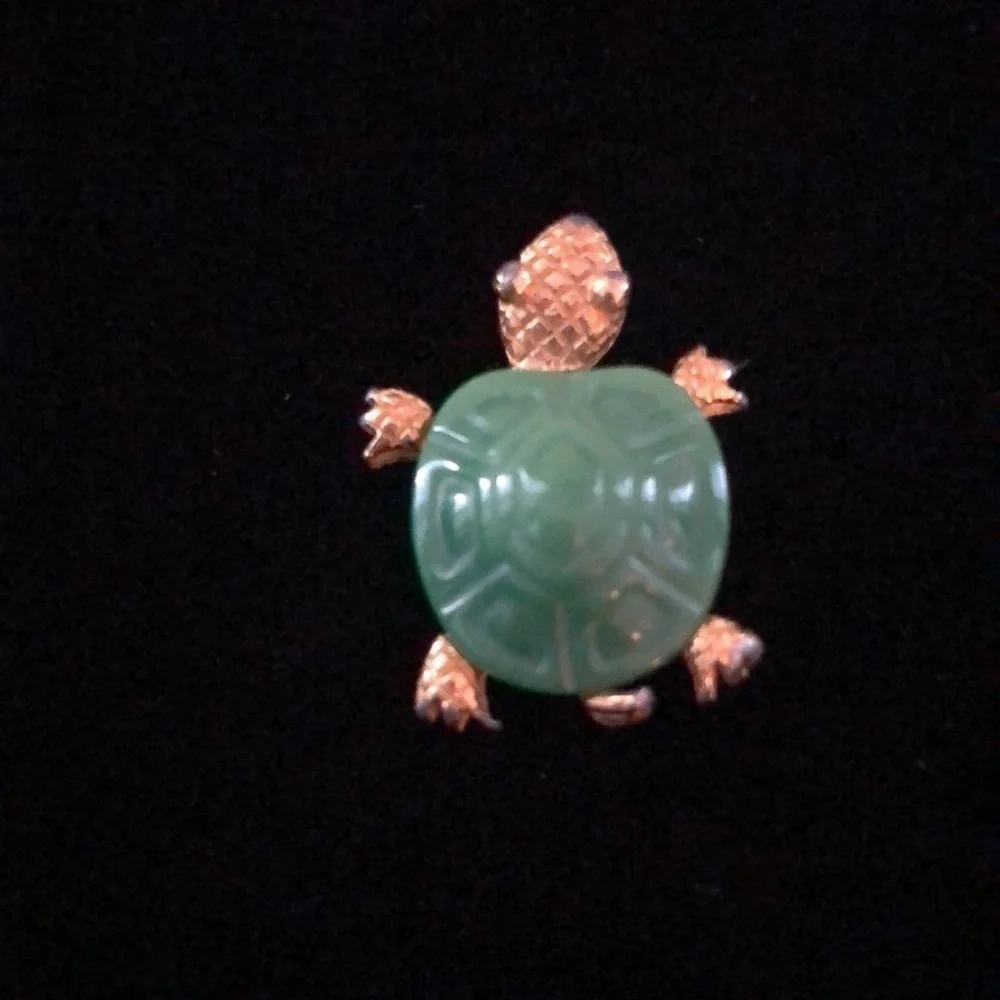 Vintage Crown Trifari Gold Tone Green Lucite Turtle Brooch Pin